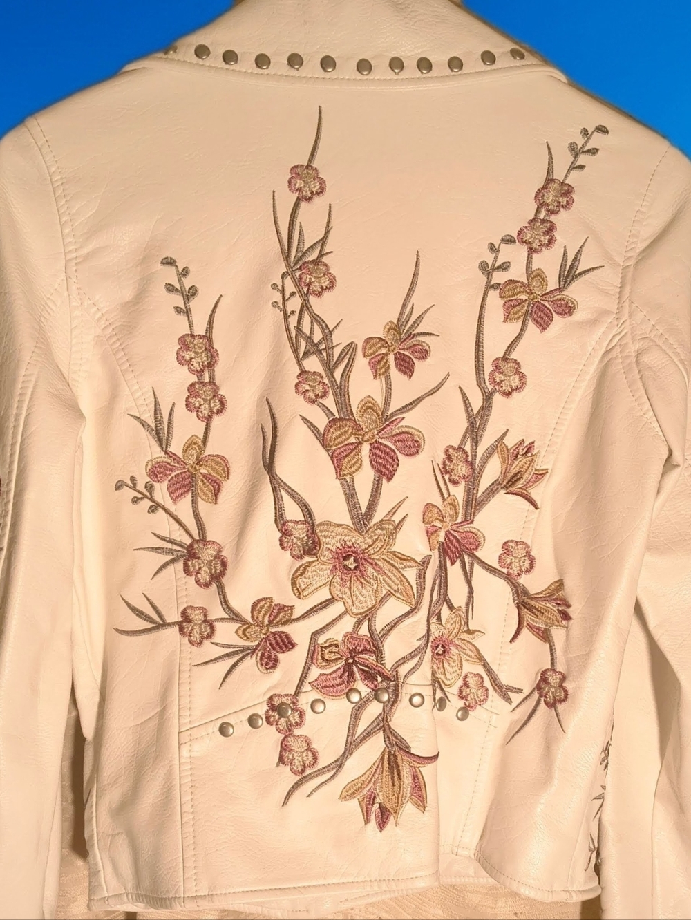 Women's DRIFTWOOD White Faux Leather Moto Jacket Sm. Floral Embroidery & Studs - Picture 2 of 5